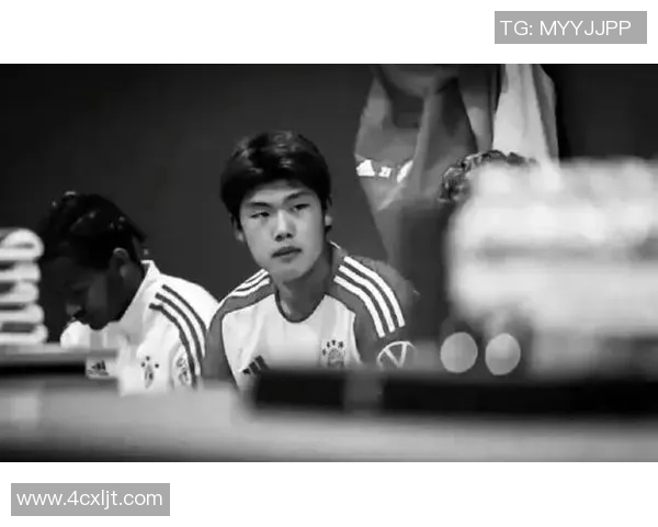 中国足球明星星爷父亲是谁其家族背景揭示他成名的秘密